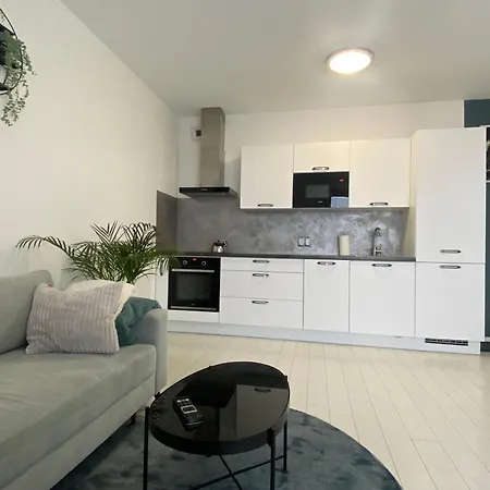 Ann 16 Piętro Z Widokiem Na Morze