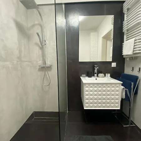 Ann 16 Piętro Z Widokiem Na Morze